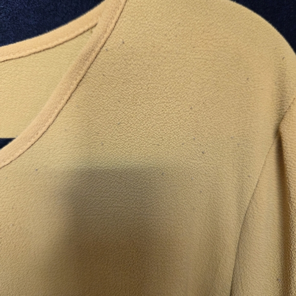 Cupio Womens Flowy Bell Sleeve Top Goldenrod XL - Picture 9 of 9